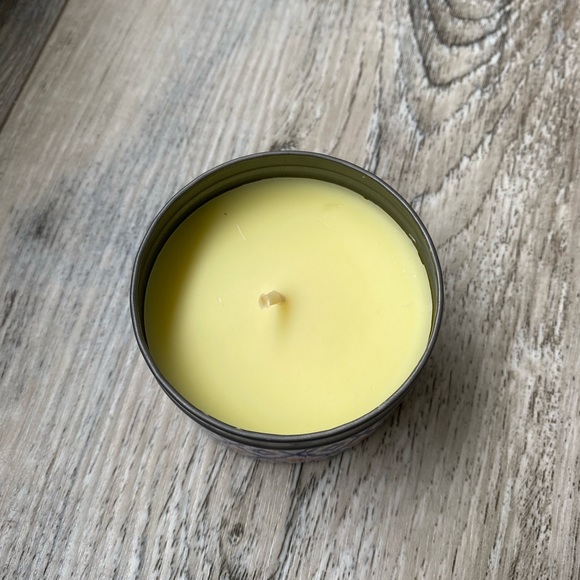 5/$10 Citrus Candle in Decorative Tin 2.5 oz - Picture 2 of 5
